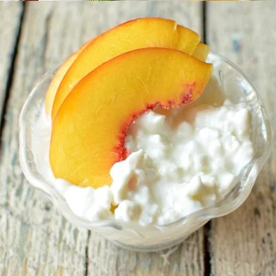 Cottage Cheese and Sliced Peaches for weight management