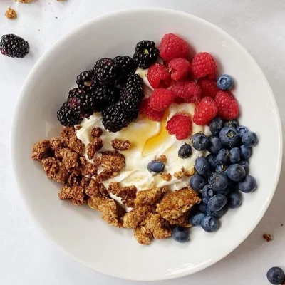 Low Fat Yogurt with Berries and Granola